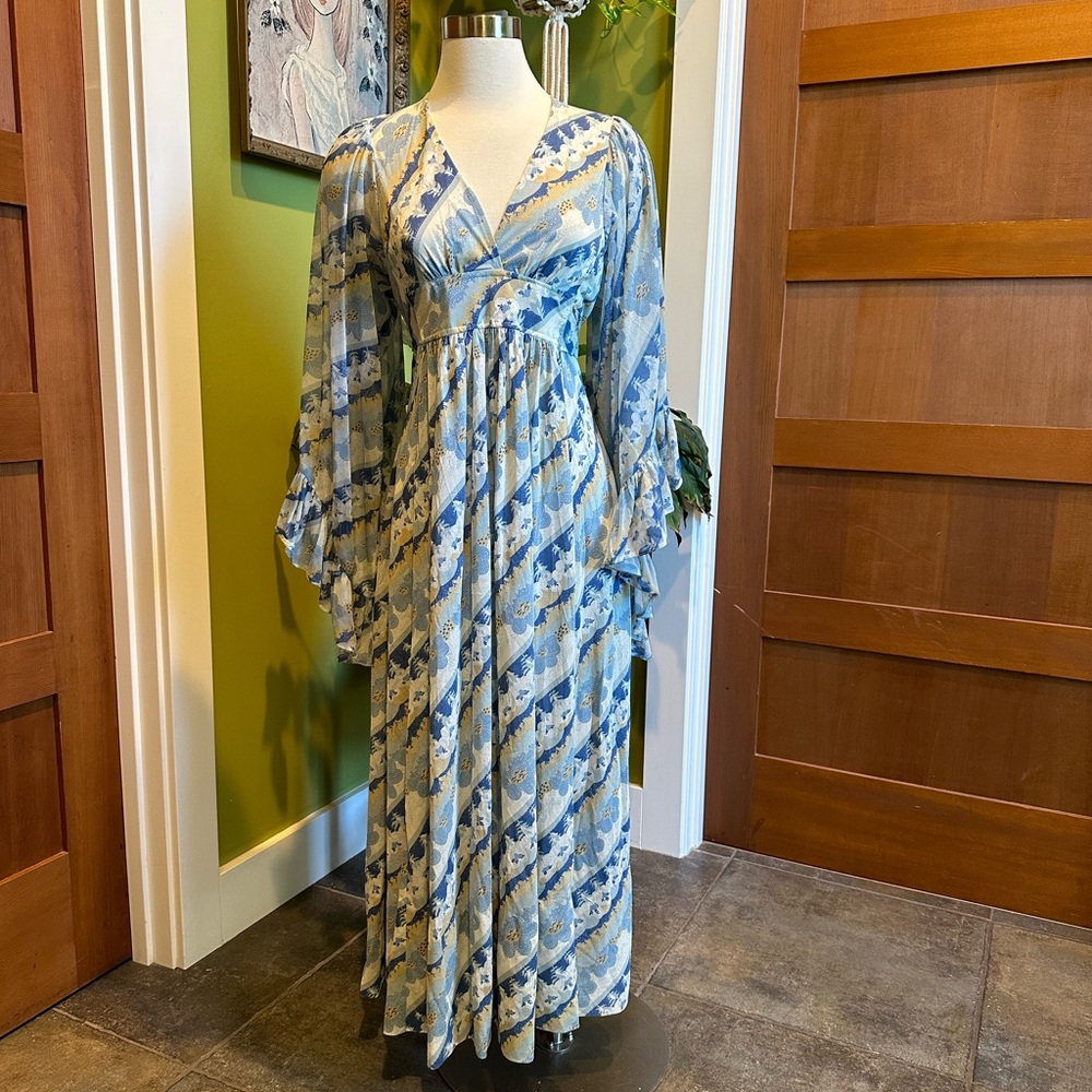 70’s Bell Sleeve Vintage Dress